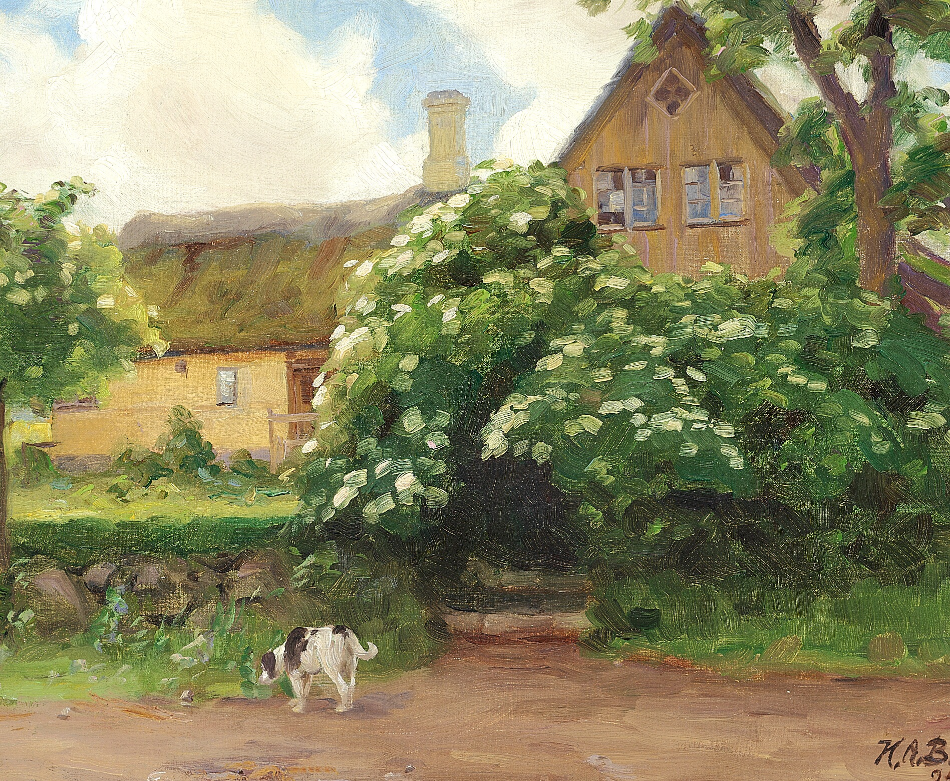Sureaux en fleurs et chien à l'entrée d'une ferme au toit de chaume. - H. A. Brendekilde
