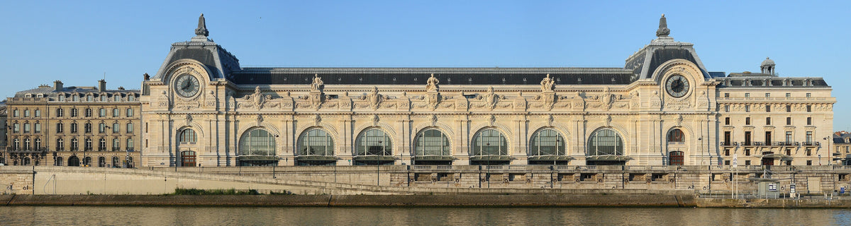 Musée d'Orsay vu depuis la Seine à Paris