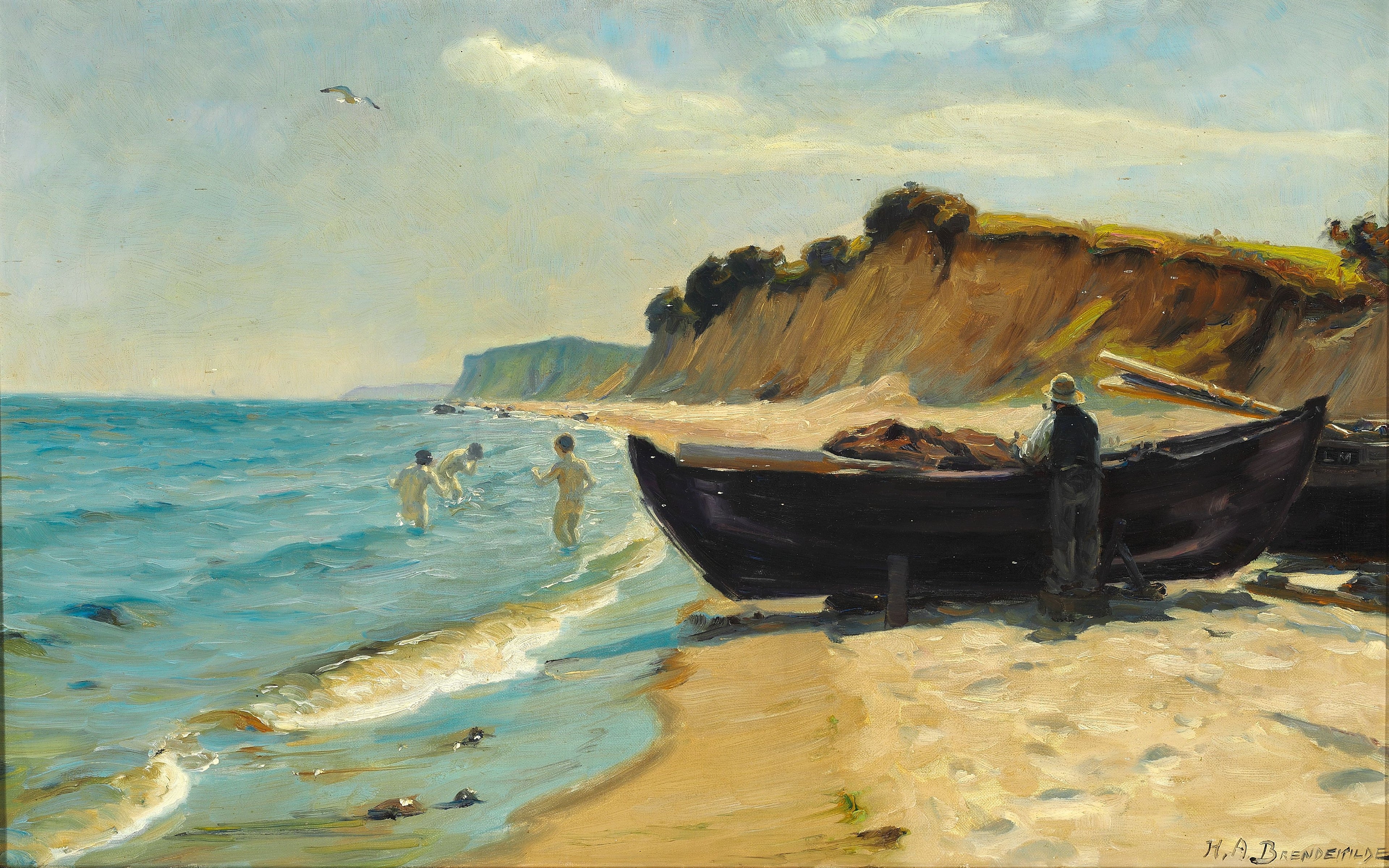 Journée d'été à la plage avec des garçons se baignant et un pêcheur sur son bateau - H. A. Brendekilde