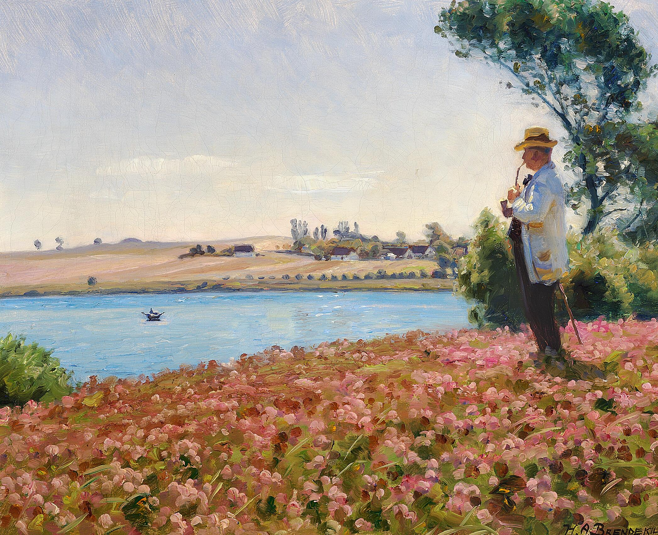 Un homme en blouse blanche profite de la vue sur une crique. - H. A. Brendekilde