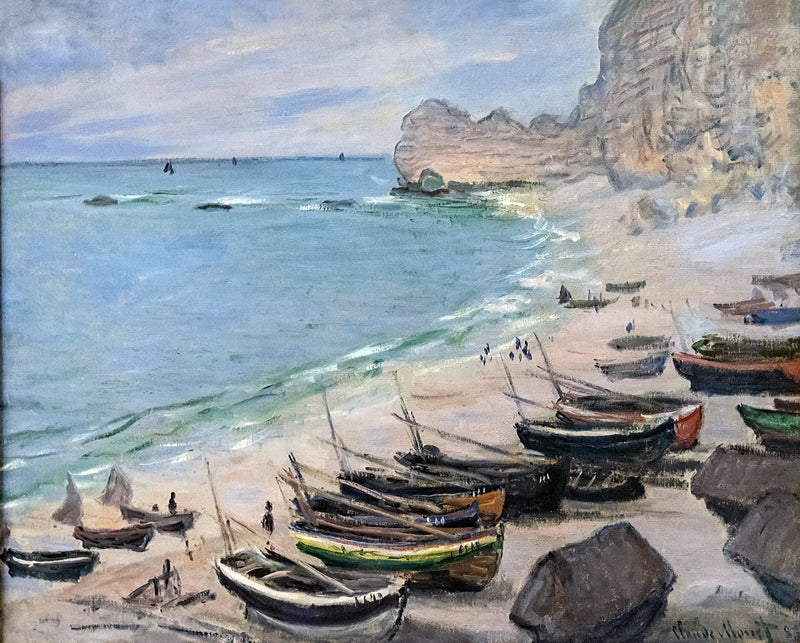 Både på stranden ved Étretat - Claude Monet