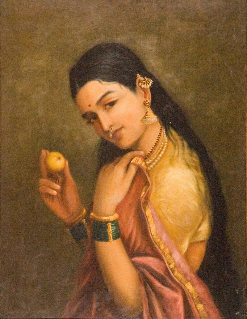 Kvinde holder en frugt - Ravi Varmâ