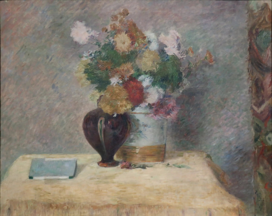 Blomster og japansk bog på et bord - Paul Gauguin