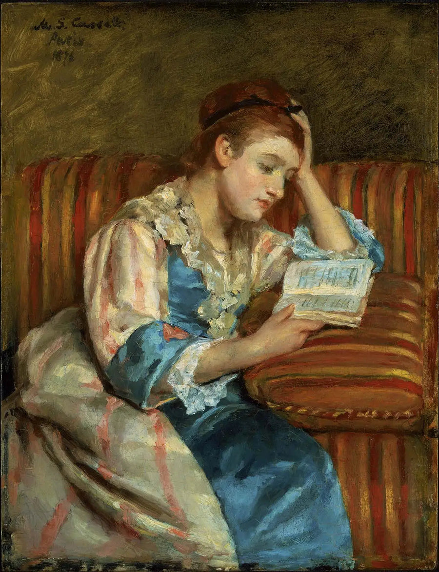 Fru Duffee siddende på en stribet sofa og læser - Mary Cassatt