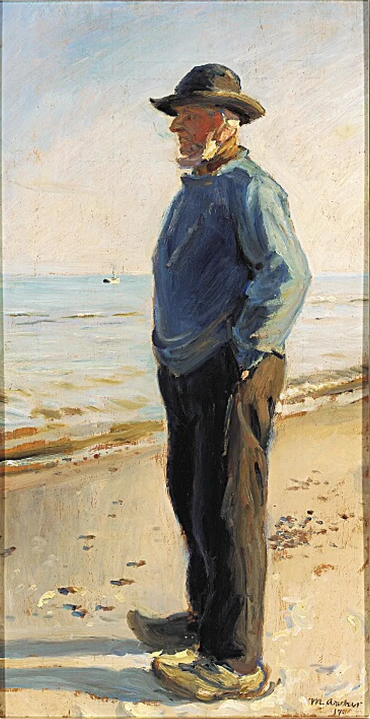 Skagensfisker står på stranden iført en blå anorak. - Michael Peter Ancher