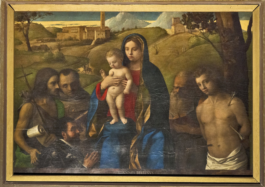 Jomfru med barnet med fire hellige (Johannes Døberen, Frans, Jerome og Sebastian (fra venstre mod højre)) og donoren - Giovanni Bellini