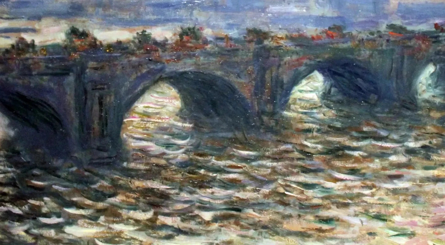 Détail des arches sombres et des reflets nacrés de Waterloo Bridge à Hambourg